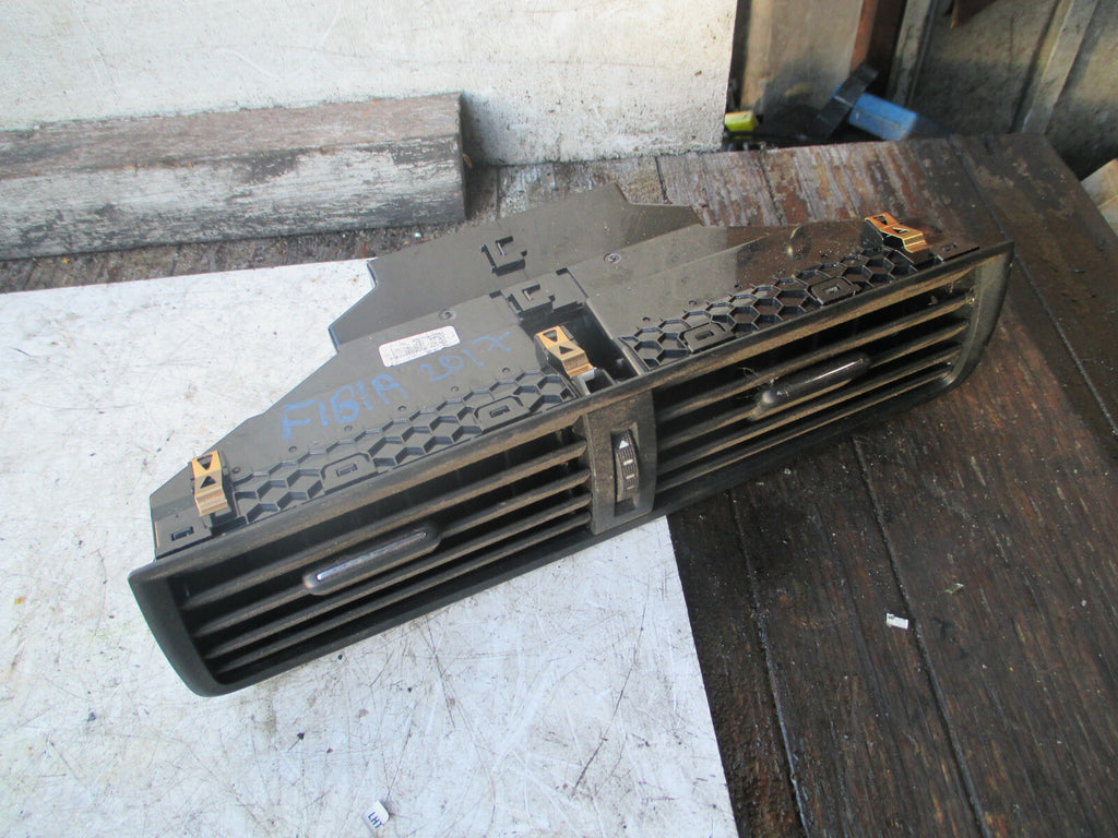 SKODA FABIA 2017 MK3 CENTRE DASHBOARD AIR VENTS 6V0820951C