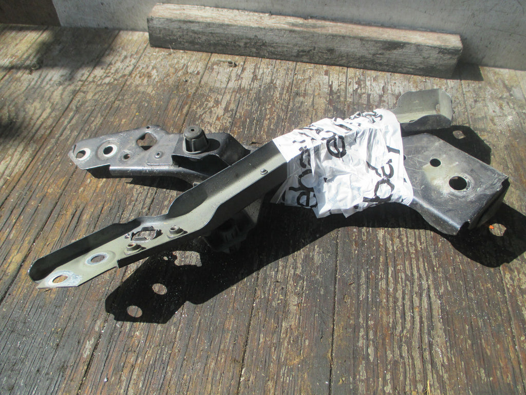 RENAULT MEHANE MK3 COUPE 2013 FRONT DRIVER + PASSENGER BRACKET MOUNT 6251206E