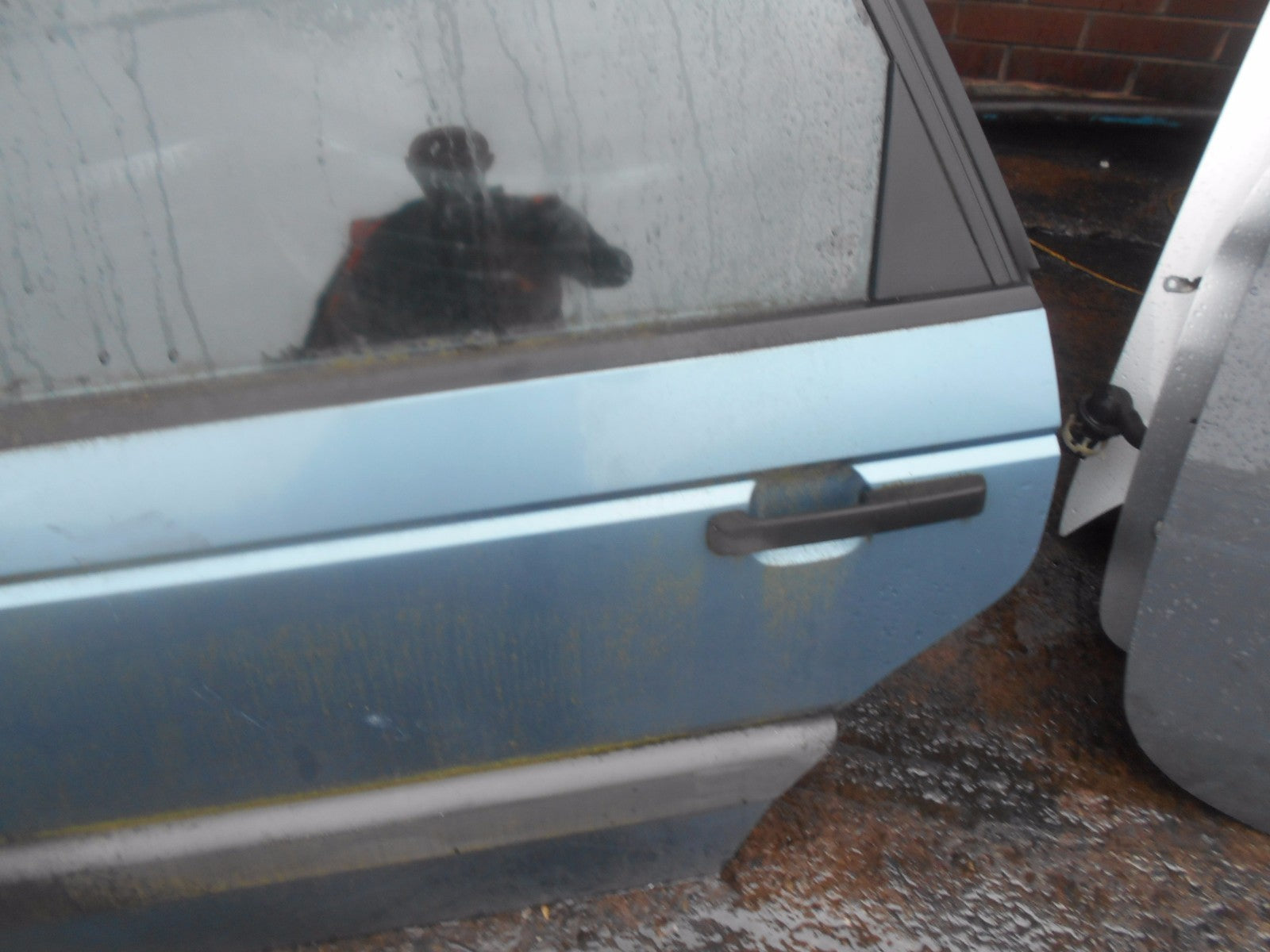 VOLKSWAGEN VW PASSAT B3 (MK3) 1990 NSR PASSENGER SIDE REAR COMPLETE DOOR BLUE
