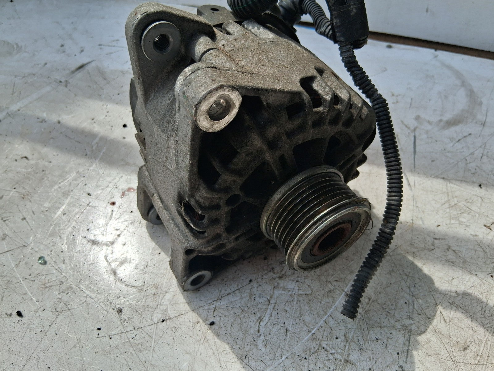 2012 PEUGEOT 208 ALTERNATOR 9818677980