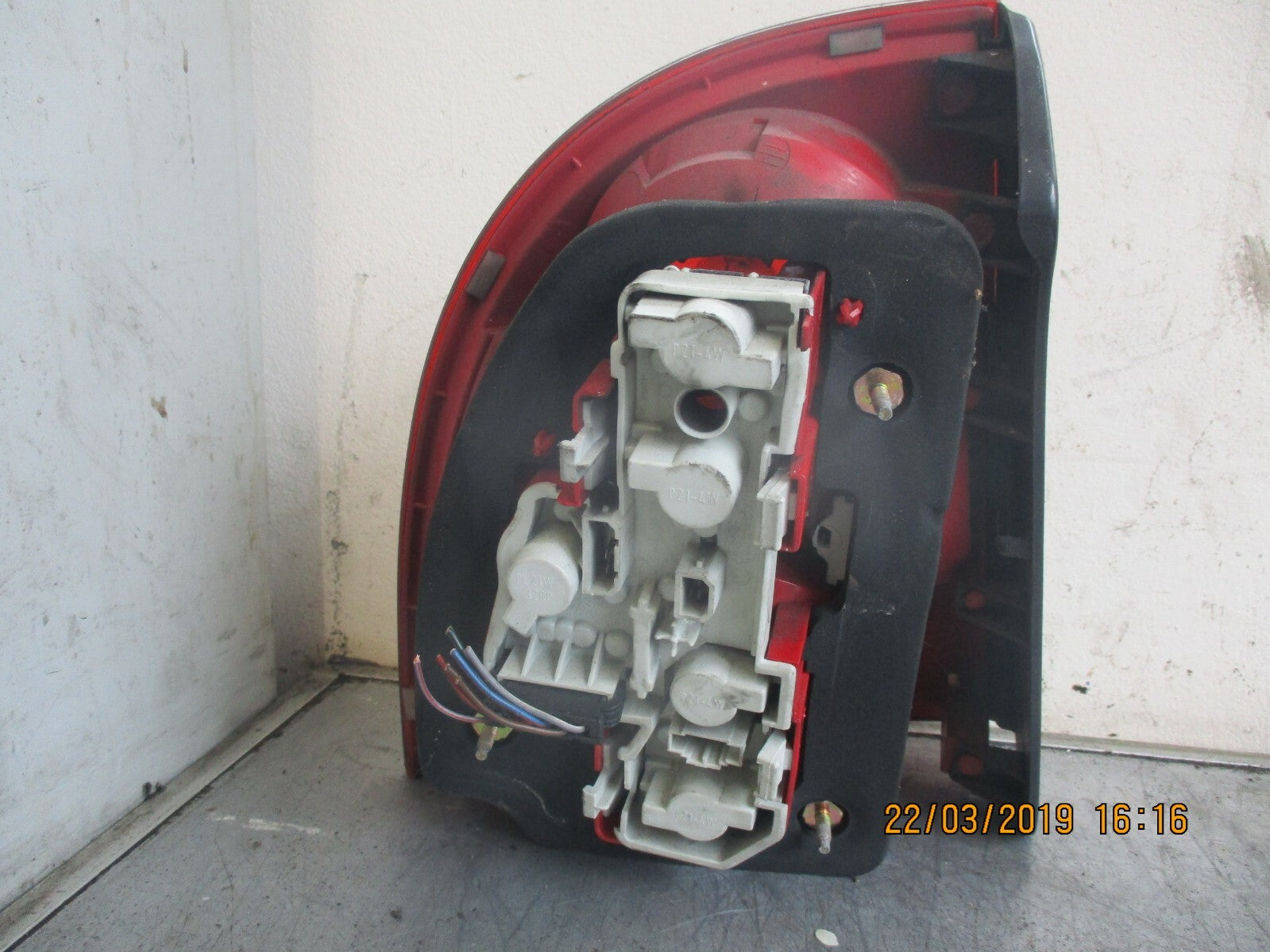 VW VOLKSWAGEN B5 2004 NSR PASSENGER SIDE REAR LIGHT TAIL LIGHT
