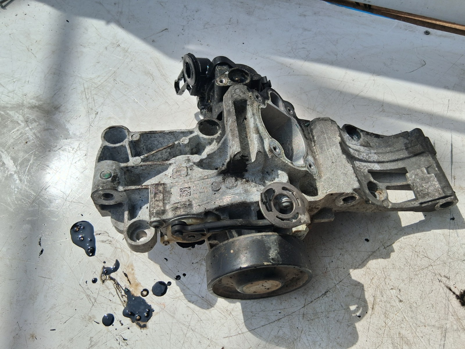 2018 BMW X1 F48 2.0 DIESEL COOLANT WATER PUMP HOUSING 8591719