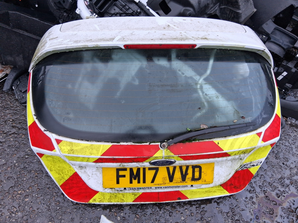 2017 FORD FIESTA 3 DOOR MK7 COMPLETE BOOTLID TAILGATE WHITE