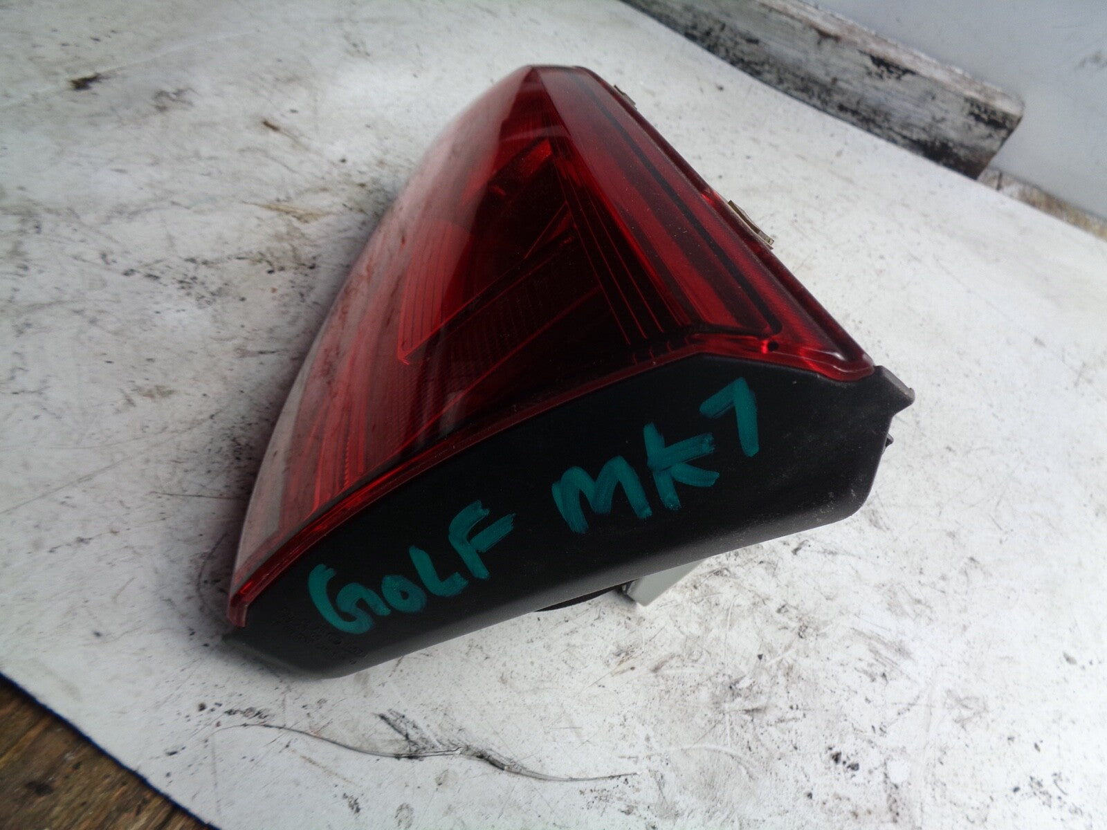 VW VOLKSWAGEN GOLF MK7 1.6 TDI 2015 DIVER OFF SIDE REAR LIGHT 5G0945094AD
