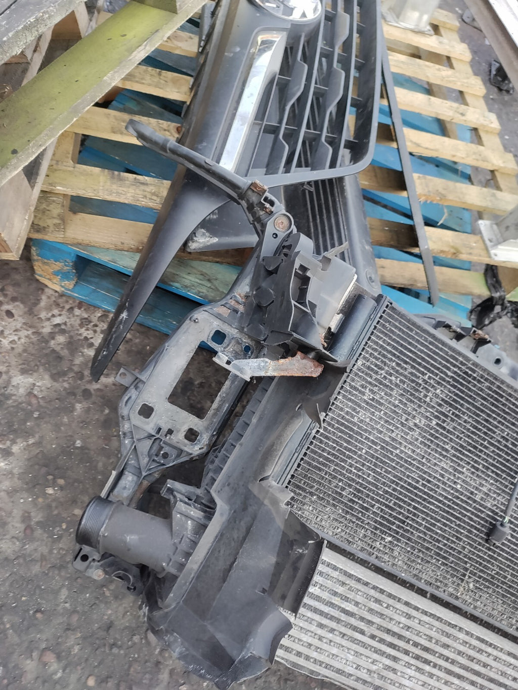 2008 AUDI A4 B8 2.0 DIESEL COMPLETE RADIATOR RAD PACK 8K0260401H