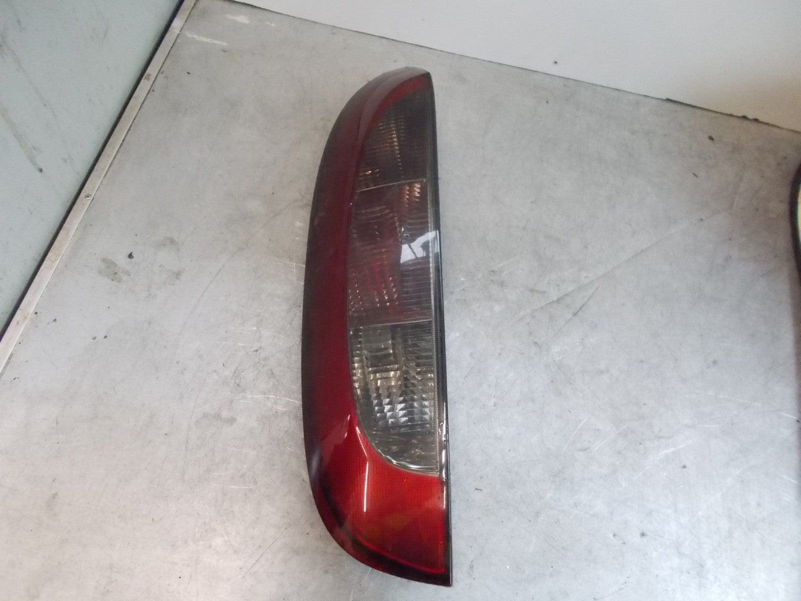 2004 VAUXHALL CORSA C NSR PASSENGER SIDE REAR LIGHT TAIL LIGHT 09114336
