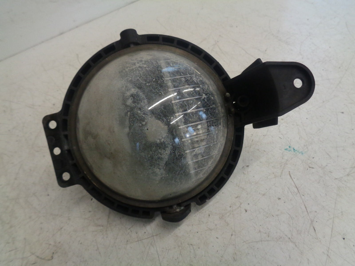 MINI R56 2010 FRONT BUMPER PASSENGER SIDE FOGLIGHT FOG TRIM LAMP