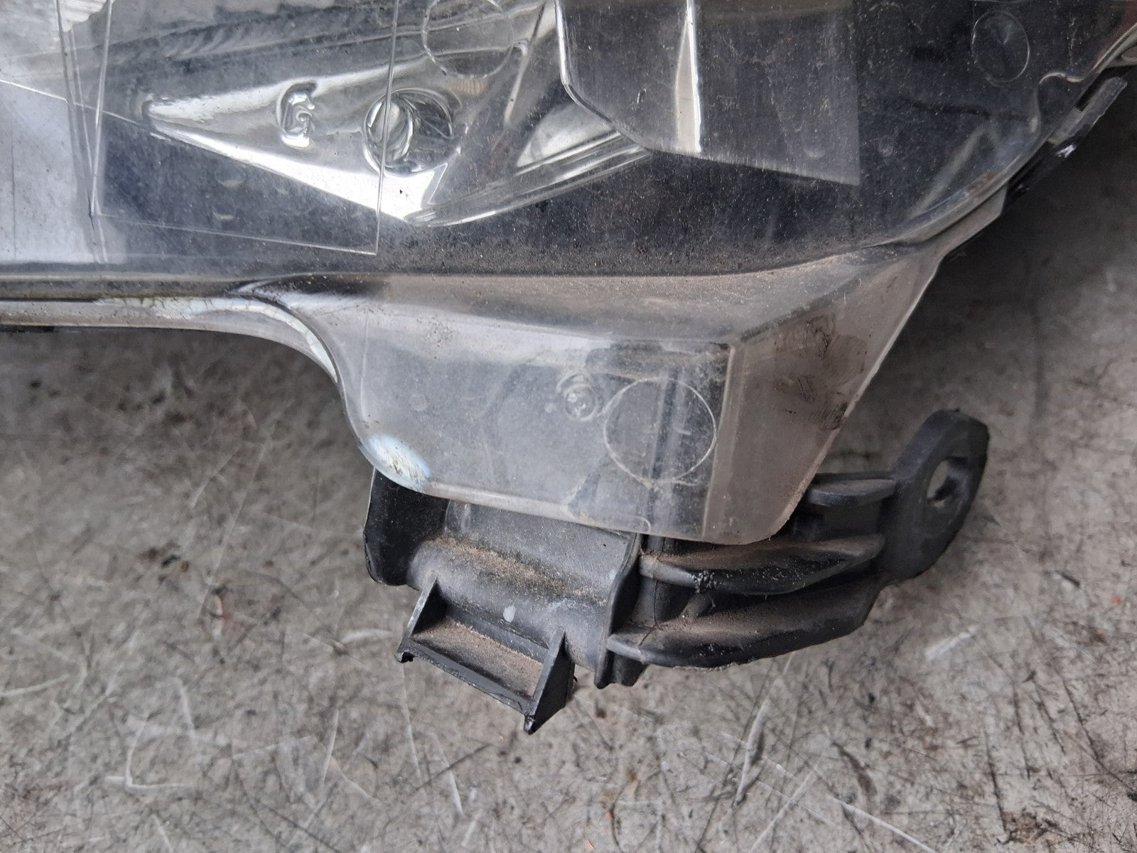2012 PEUGEOT 208 NSF PASSENGER SIDE FRONT LEFT HEADLIGHT 9802221980