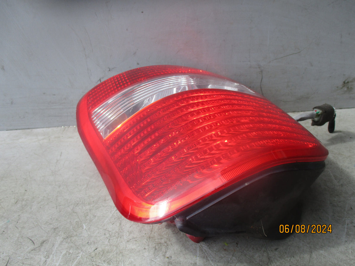 2006 KIA SEDONA MK1 OSF DRIVER SIDE REAR TAIL LIGHT