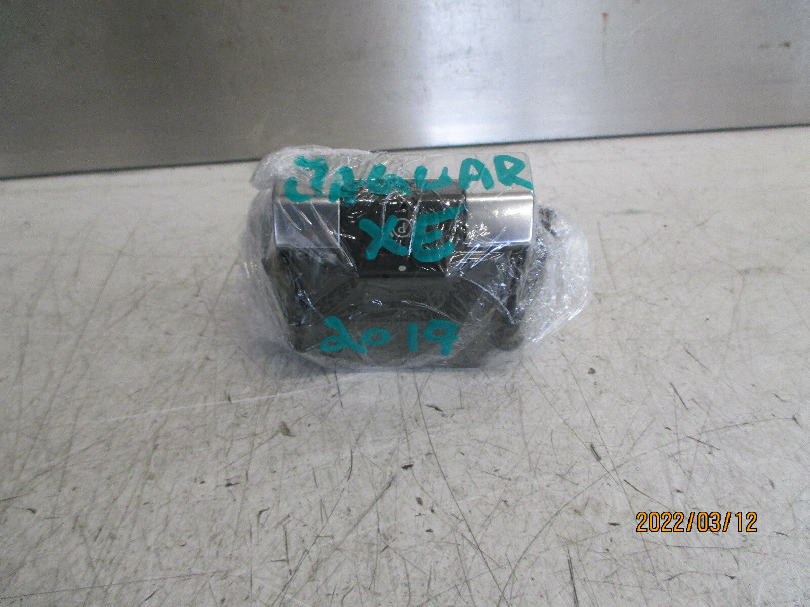 2019 JAGUAR XE ELECTRONIC PARKING BRAKE SWITCH BUTTON K8D22B623AA