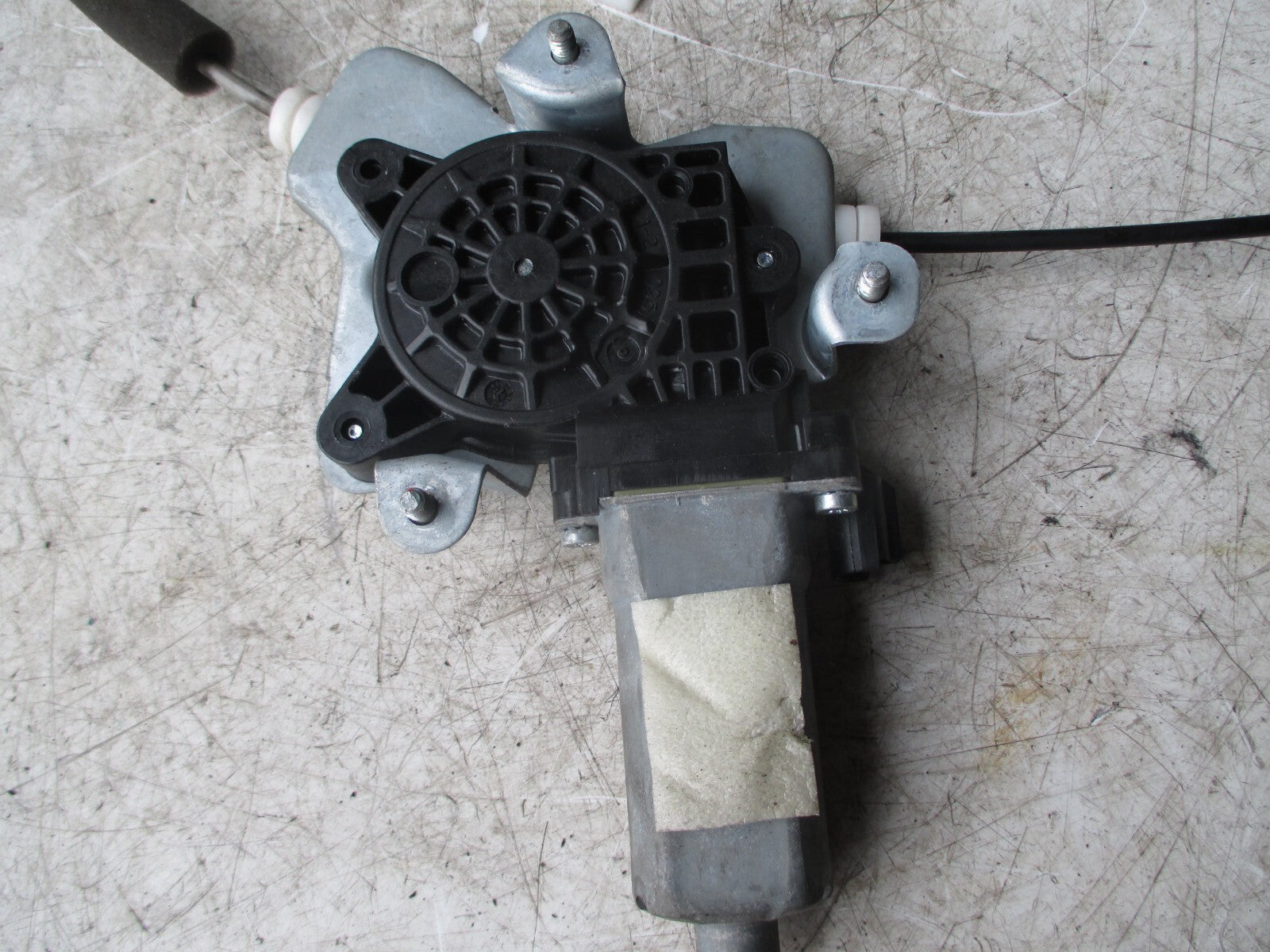 SSANGYONG KYRON 2009 2.0 DIESEL NSR PASSENGER SIDE WINDOW MOTOR REGULATOR