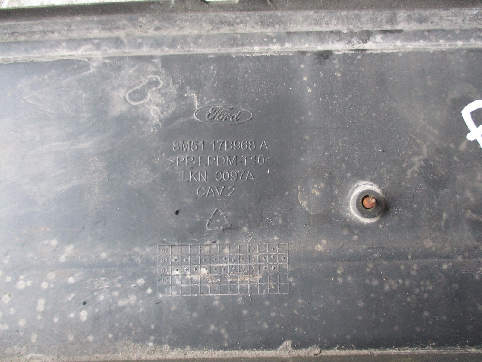FORD FOCUS MK2 2010 FRONT BUMPER LOWER GRILL 8M5117B968