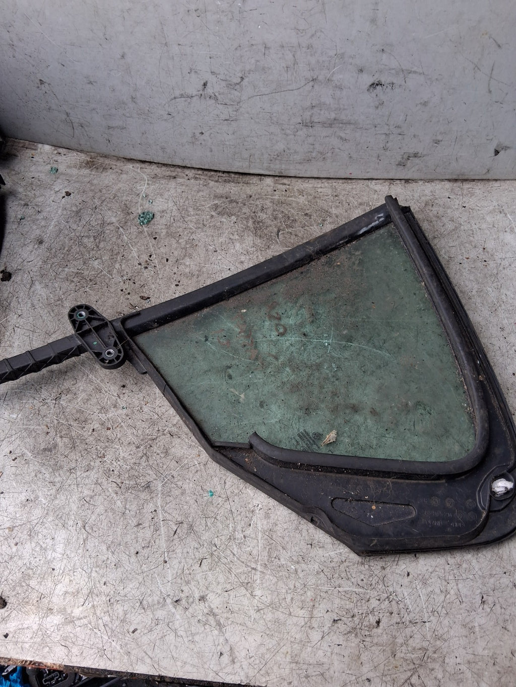 2021 VOLKSWAGEN PASSAT HATCH OSR DRIVER SIDE REAR DOOR MAIN WINDOW GLASS E000233