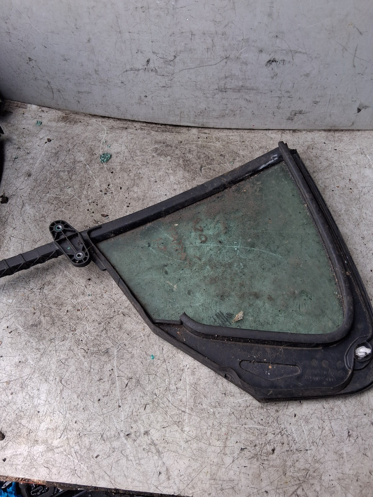 2021 VOLKSWAGEN PASSAT HATCH OSR DRIVER SIDE REAR DOOR MAIN WINDOW GLASS E000233