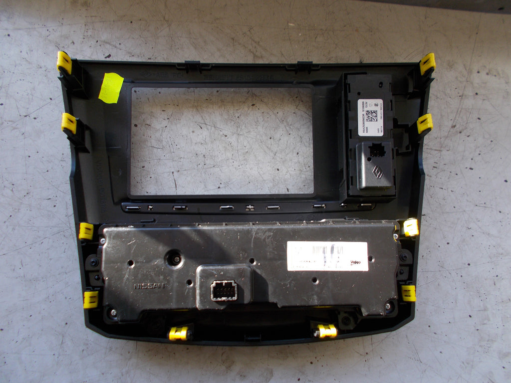 RENAULT KADJAR 2016 C7D SAT NAV SURROUND & HEATER CONTROL PANEL 275102210R