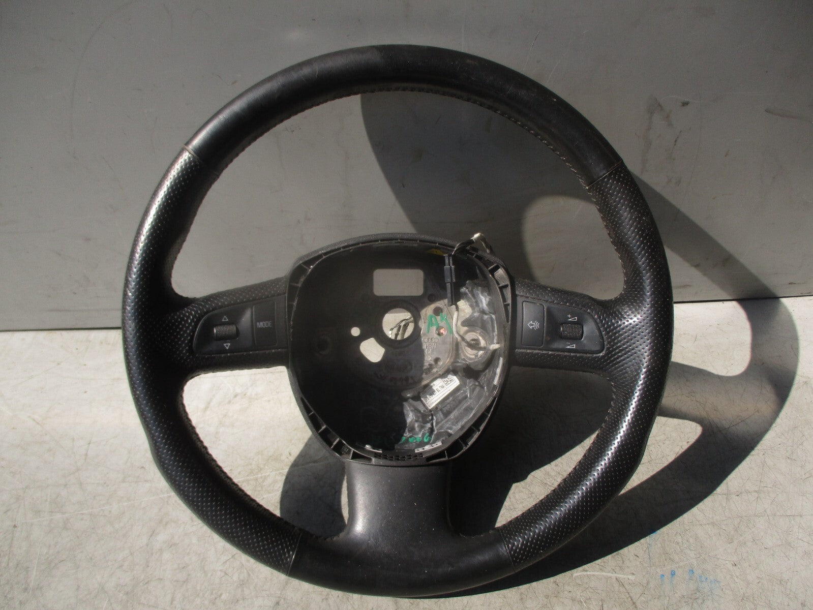 2006 AUDI A4 B7 3 SPOKE MULTIFUNCTION STEERING WHEEL 8P0419091