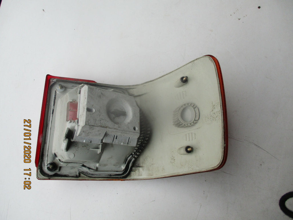 AUDI 80 E 1990 NSR PASSENGER SIDE REAR BRAKE TAIL LIGHT CLUSTER 893945095