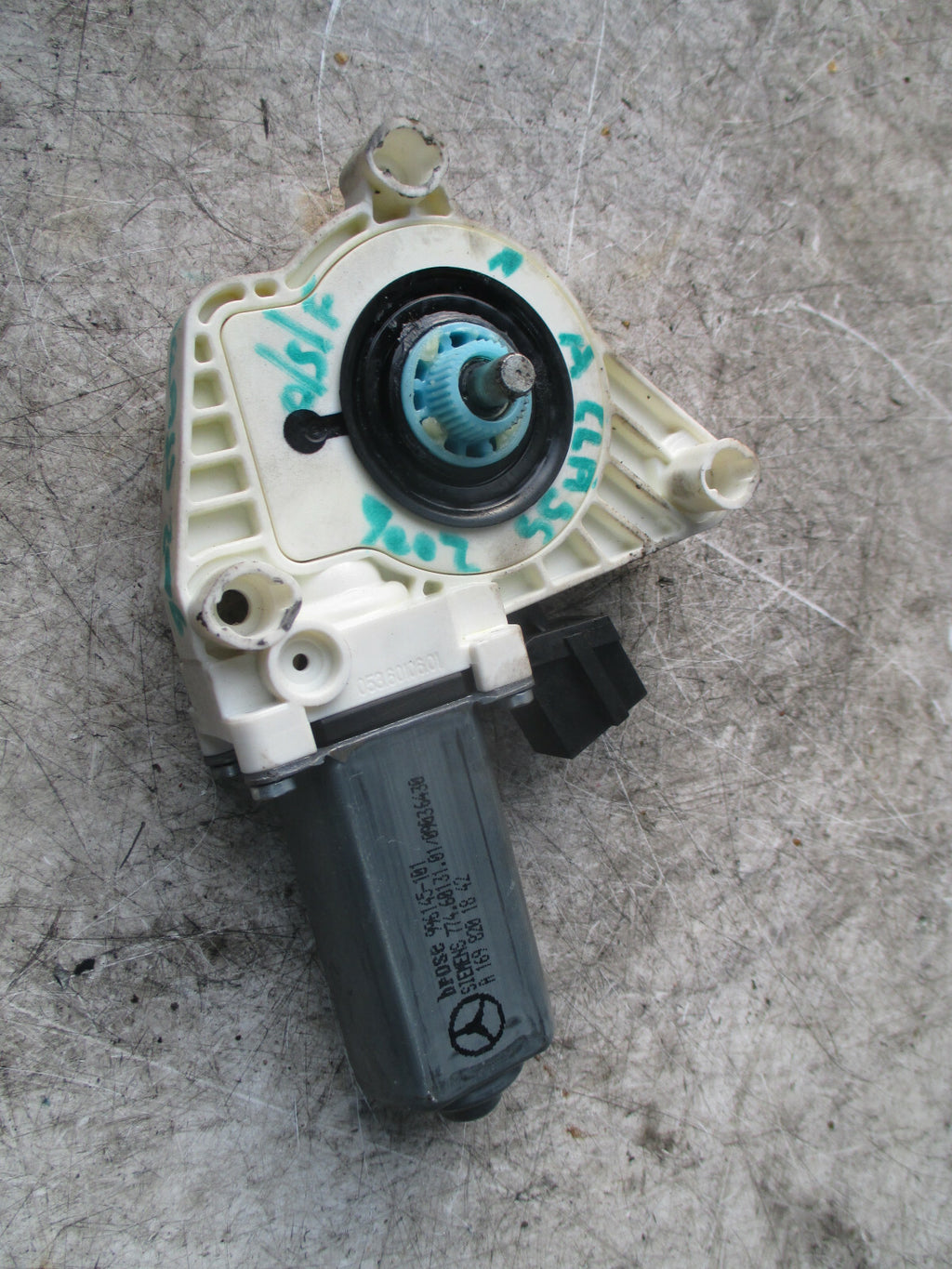 MERCEDES BENZ A CLASS W169 2006 OSF DRIVER FRONT DOOR WINDOW MOTOR A1698201842