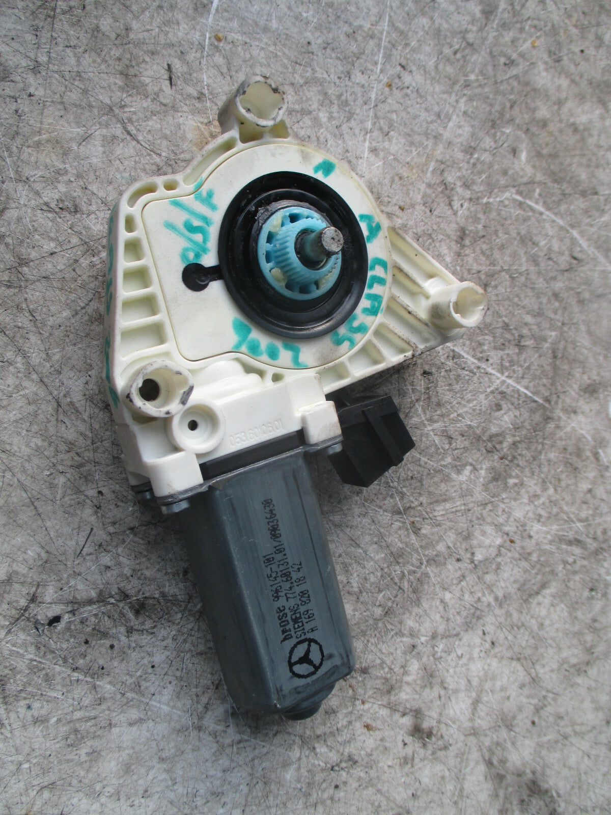 MERCEDES BENZ A CLASS W169 2006 OSF DRIVER FRONT DOOR WINDOW MOTOR A1698201842
