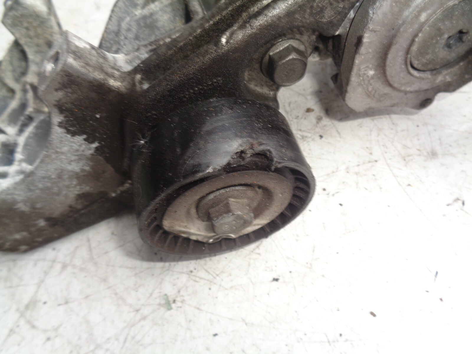 VAUXHALL MOKKA 2013 DRIVE BELT TENSIONER 55565570