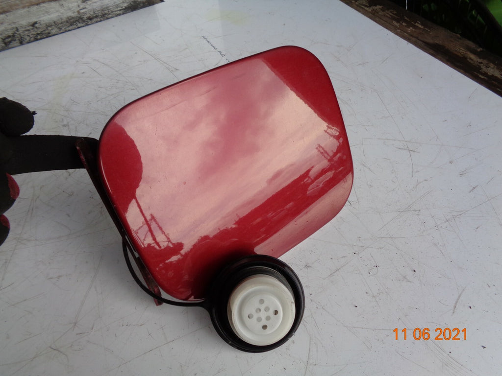 NISSAN QASHQAI J11 MK2 2018 FUEL PETROL DIESEL FILLER DOOR FLAP CAP COVER RED