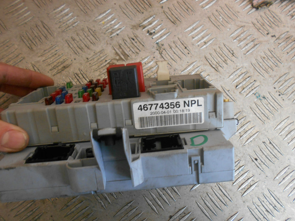 FIAT PUNTO MK2 2001 1.2 8V FUSE RELAY BOX 46774356