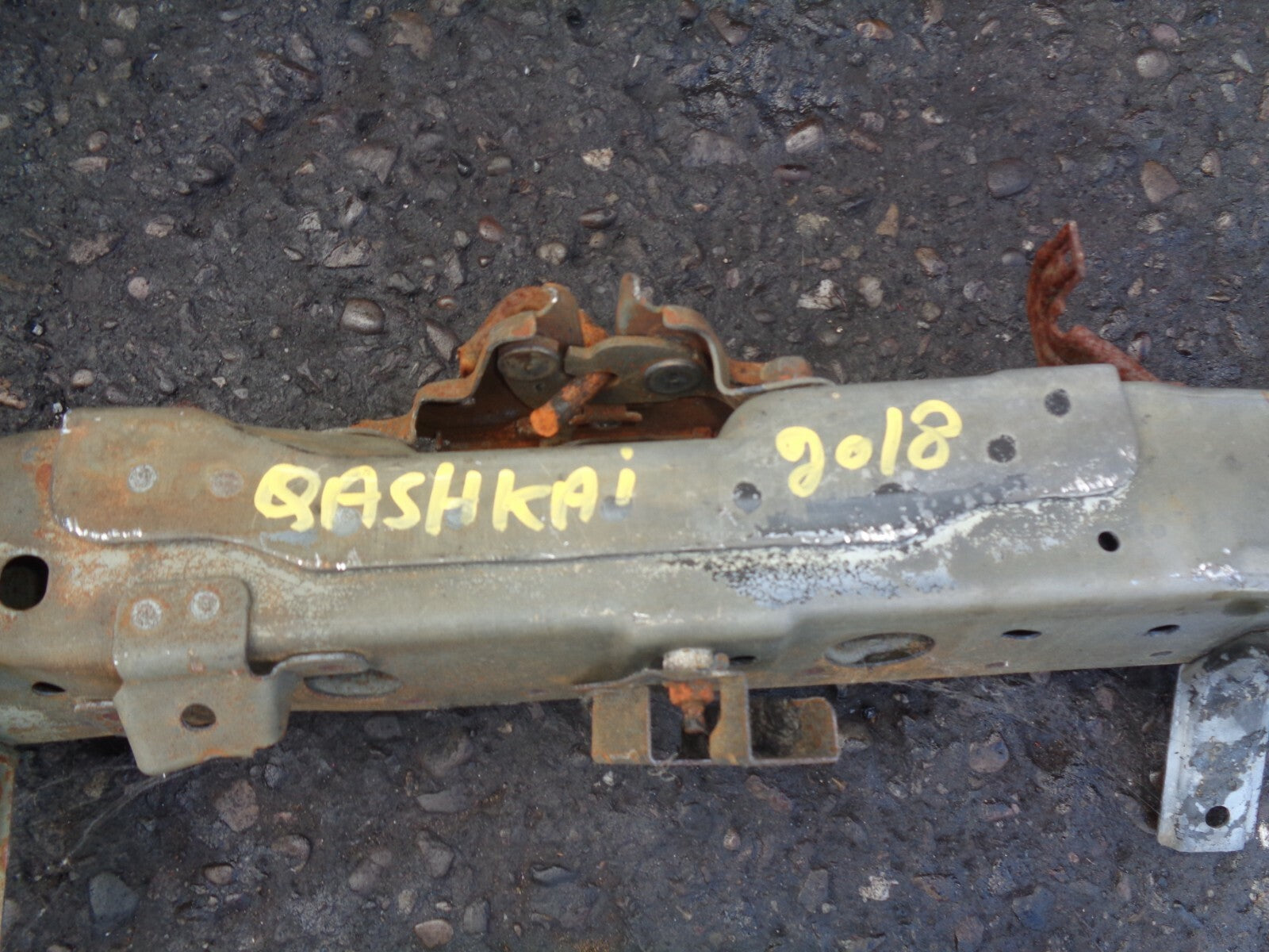 NISSAN QASHQAI MK2 J11 2018 FRONT BUMPER SLAM PANEL RADIATOR TOP BAR DAMAGED