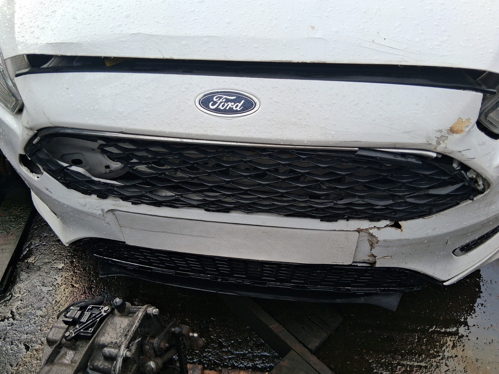2017 FORD FOCUS MK3 ST LINE COMPLETE FRONT BUMPER WITH FOG GRILL BADGE GRILLE