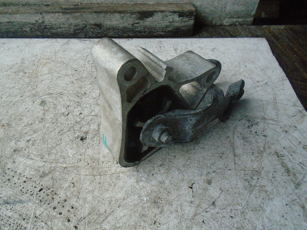 2018 MERCEDES GLA X156 ENGINE MOUNT BRACKET RIGHT SIDE