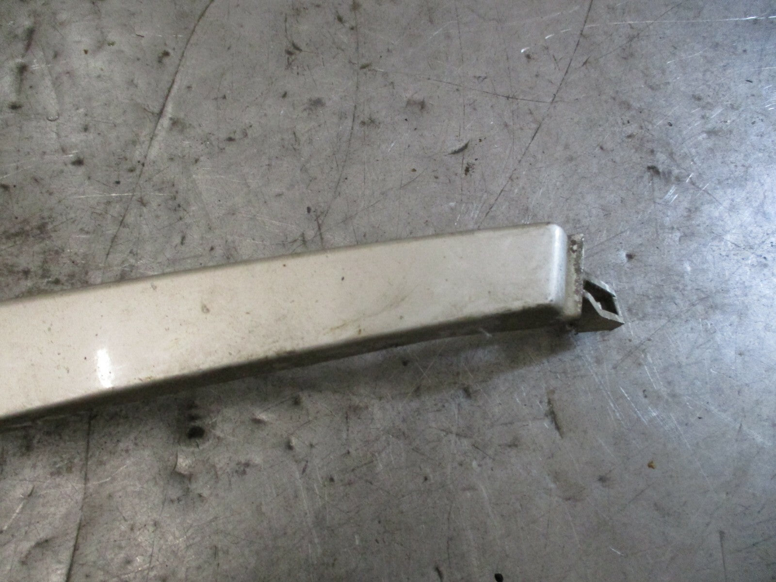 SUBARU FORESTER MK1 2000 NS PASSENGER SIDE FRONT BUMPER HEADLIGHT TRIM COVER