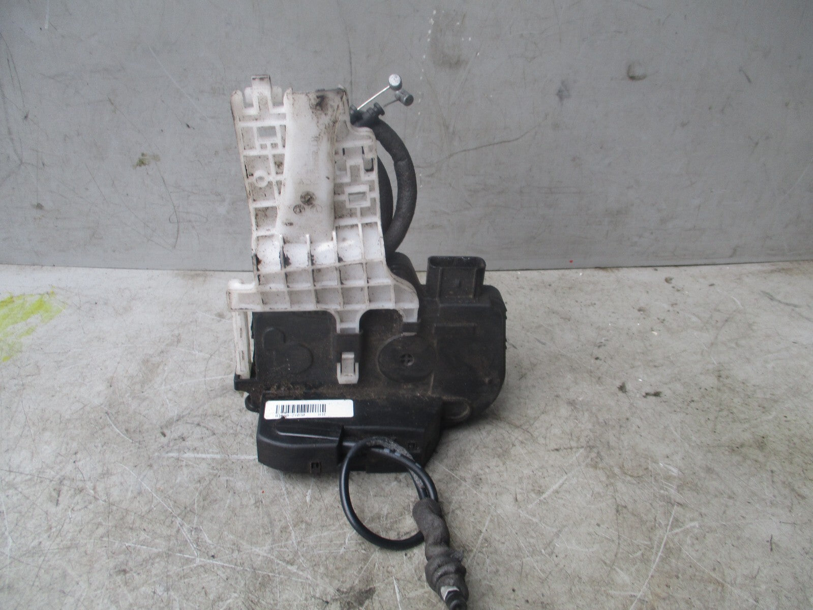 2013 HYUNDAI IX35 NSF PASSENGER SIDE FRONT DOOR LOCK MECHANISM 813102Y010