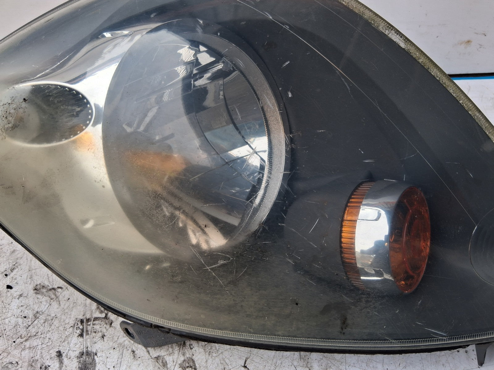 2006 FORD FIESTA MK6 OSF DRIVER SIDE FRONT RIGHT HEADLIGHT 0301224711