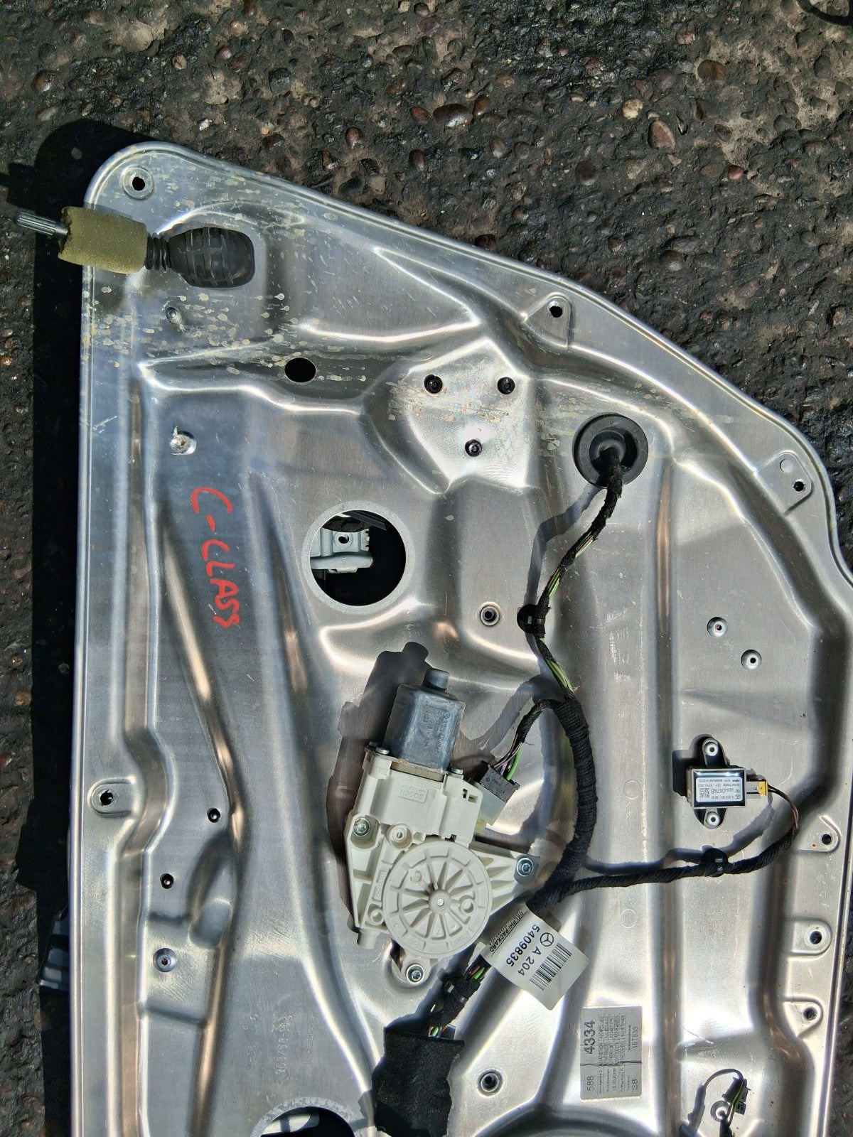 MERCEDES C CLASS 2009 W204 OSF DRIVER SIDE FRONT WINDOW MOTOR REGULATOR 96375810