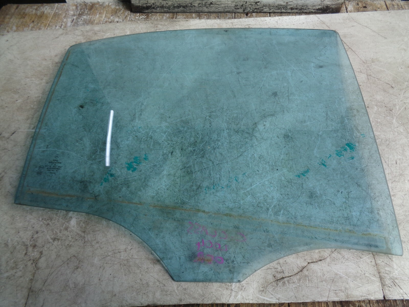 MERCEDES C CLASS OSR DRIVER SIDE REAR DOOR WINDOW GLASS E1143R000262