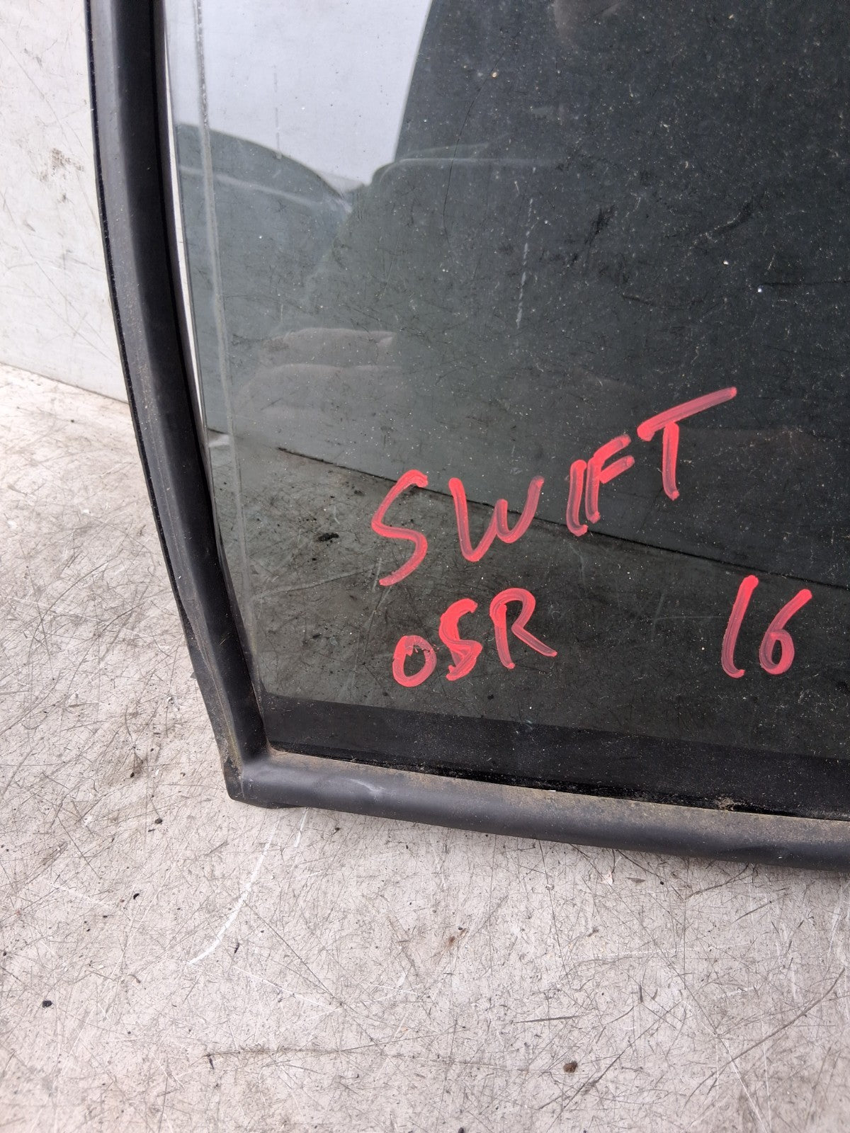 SUZUKI SWIFT MK3 2016 OSR DRIVER SIDE REAR RIGHT QUARTER WINDOW GLASS