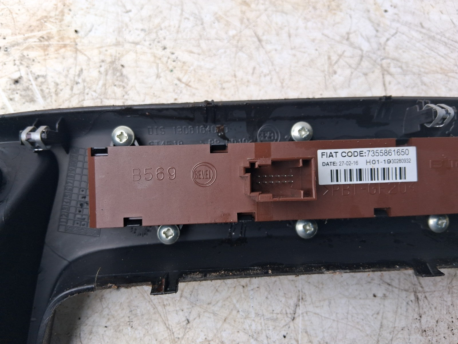 2016 PEUGEOT BOXER MK3 FRONT HAZARD SWITCH TRIM PANEL 7355861650