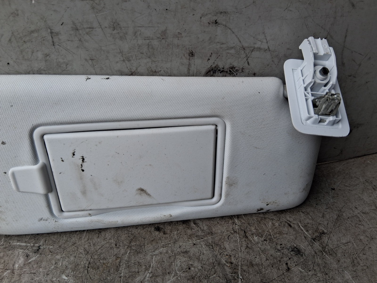 2012 PEUGEOT 208 OSF DRIVER SIDE FRONT RIGHT SUN VISOR SHADE
