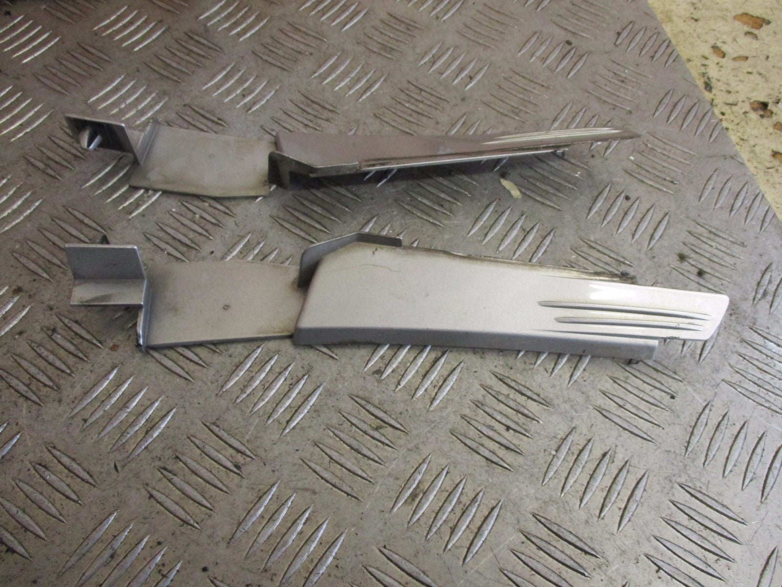 VAUXHALL ZAFIRA B 2007 PAIR 2 TOP INNER WING PLASTIC TRIM TRIMS COVERS 13142286