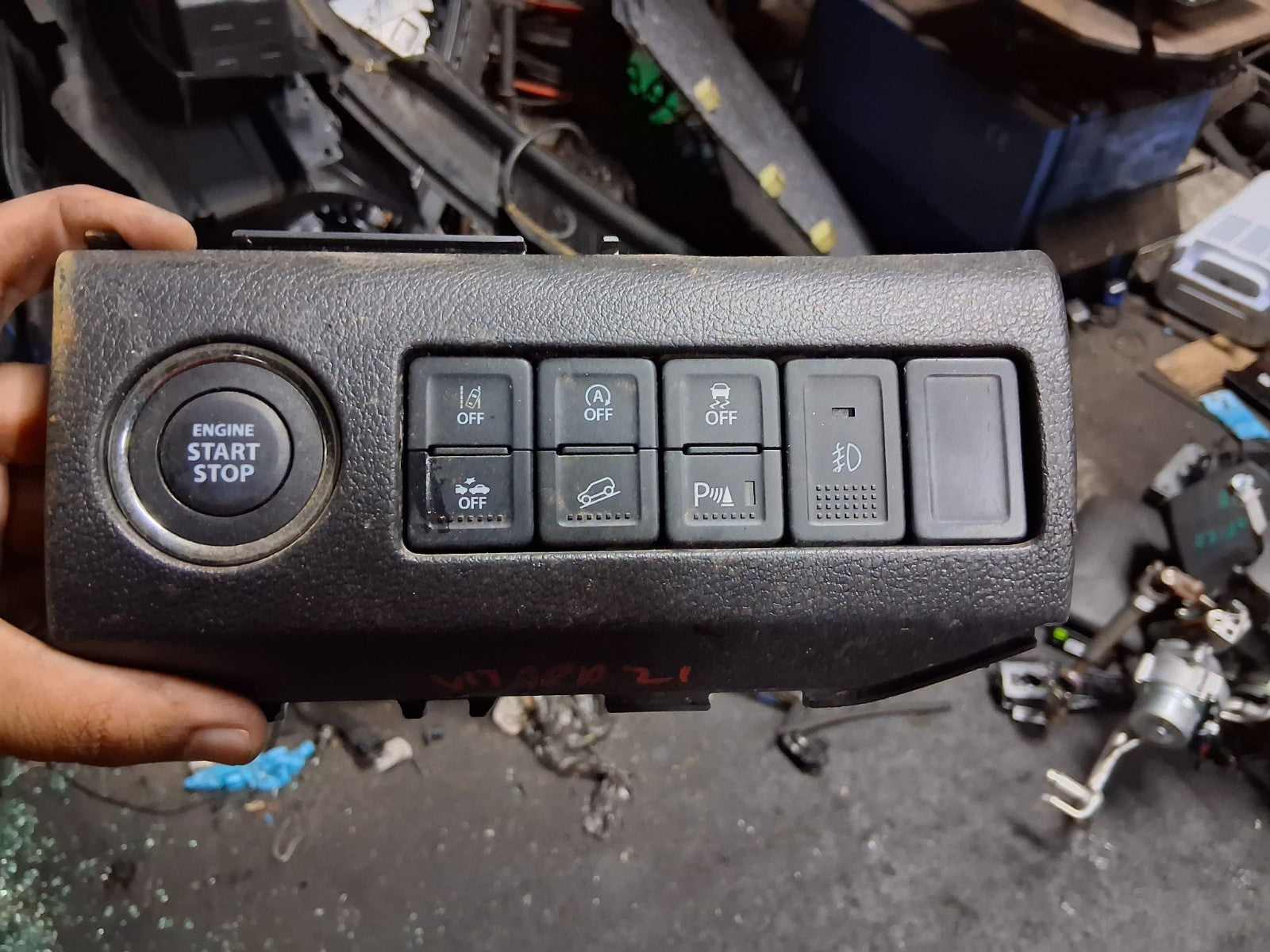 2022 SUZUKI VITARA MK4 TRACTION CONTROL SWITCH PUSH START BUTTON TRIM 7383286