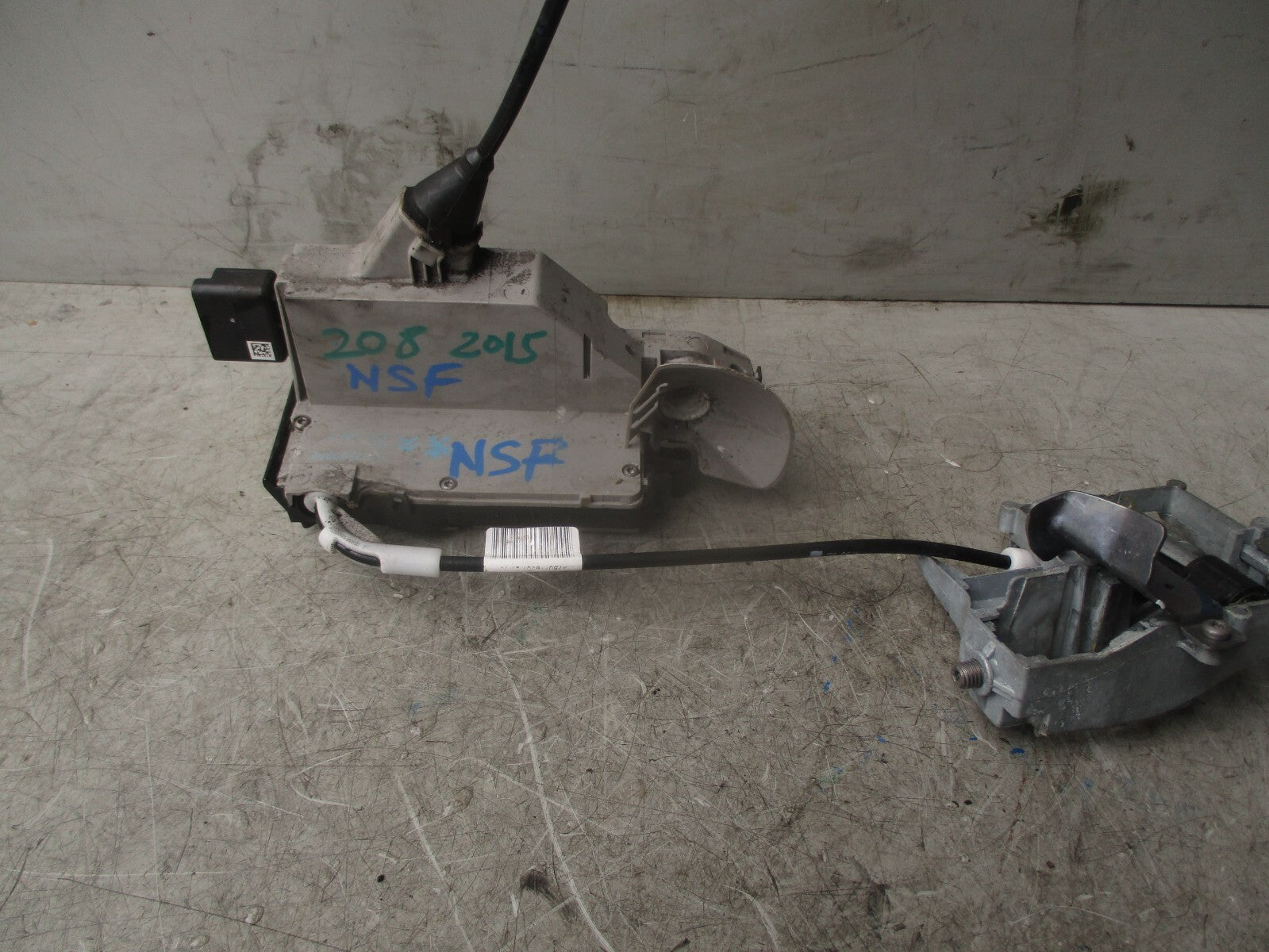 2015 PEUGEOT 208 5 DOOR NSF PASSENGER FRONT DOOR LOCK MECHANISM
