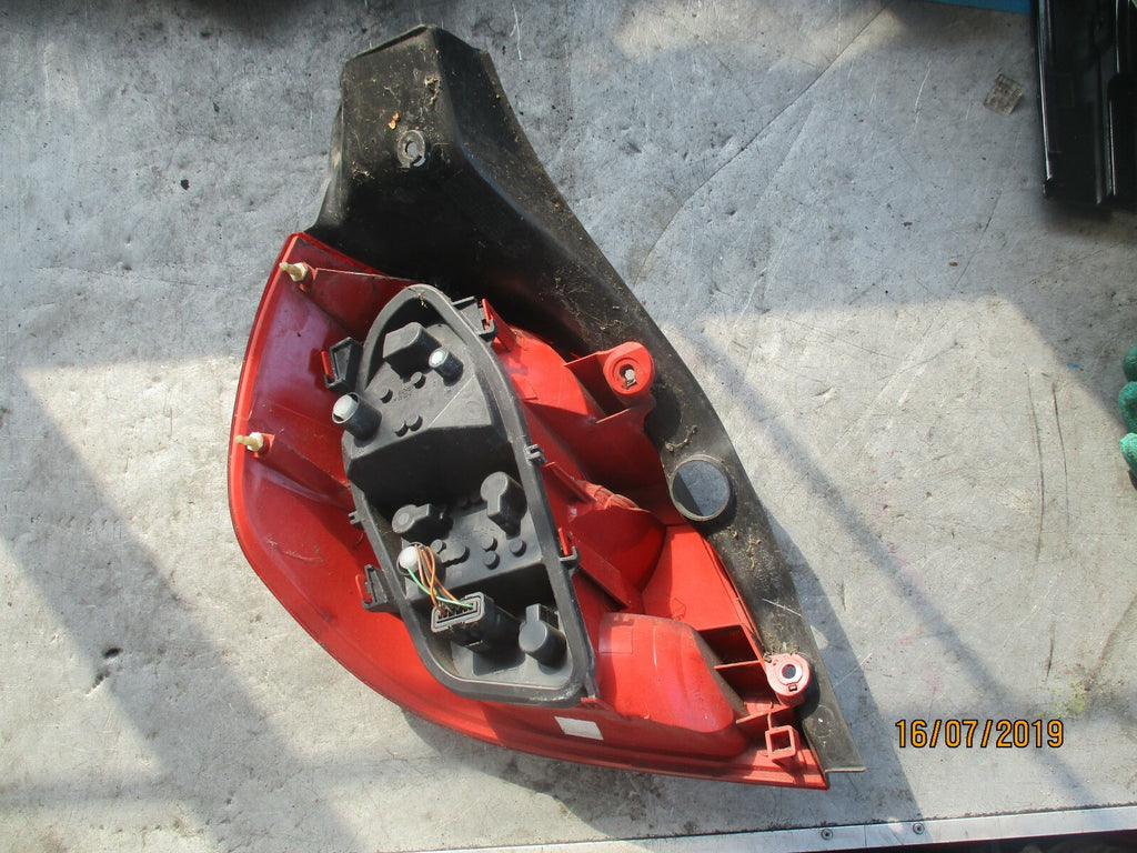 RENAULT CLIO MK3 OSR DRIVER SIDE REAR LIGHT 89035080