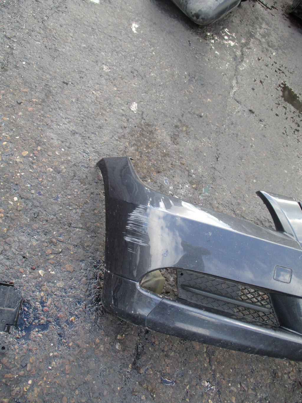 2005 BMW 3 SERIES E90 FRONT BUMPER WITH GRILLS GREY
