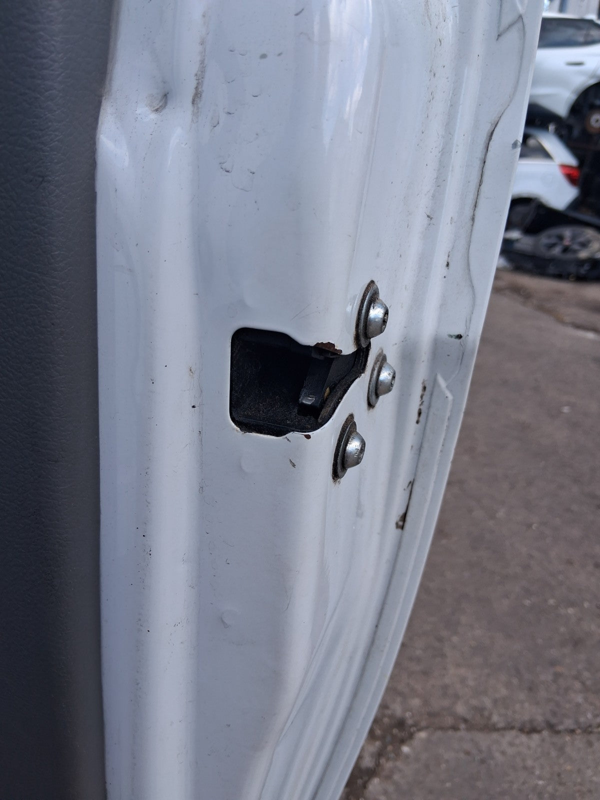 2020 SAIC LDV V80 OSF DRIVER SIDE FRONT RIGHT BARE DOOR WHITE