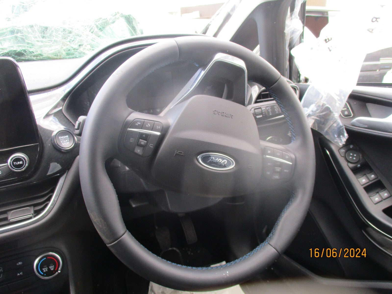 FORD FIESTA MK8 2023 3 SPOKE MULTIFUNCTION LEATHER STEERING WHEEL BLUE THREAD
