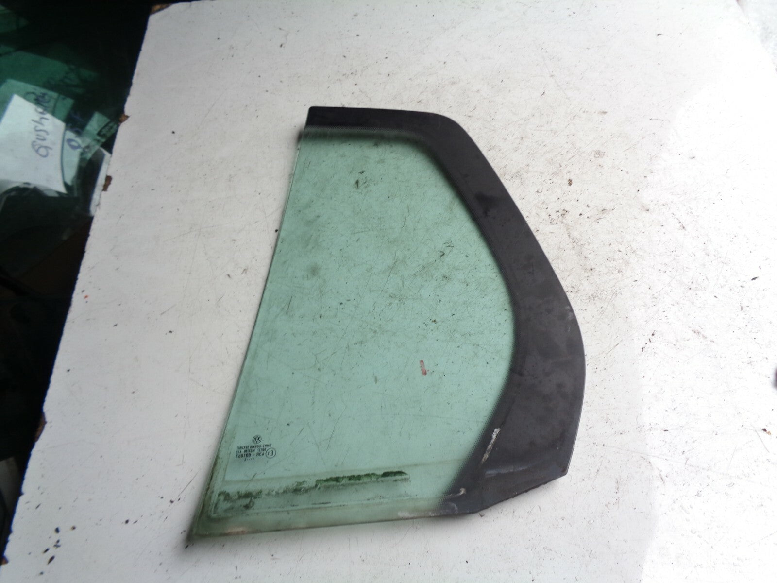 VW VOLKSWAGEN GOLF MK5 DRIVERS REAR QUARTER GLASS E143R001057