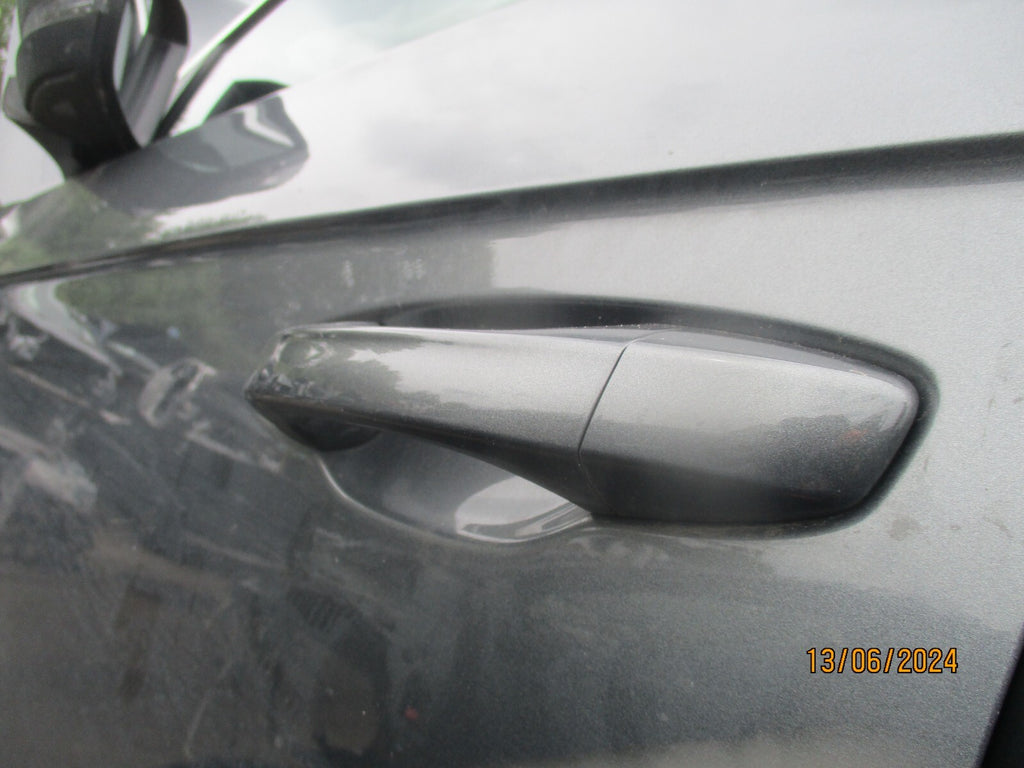 2020 VW VOLKSWAGEN T ROC NS PASSENGER FRONT EXTERIOR DOOR HANDLE GREY MET LR7H