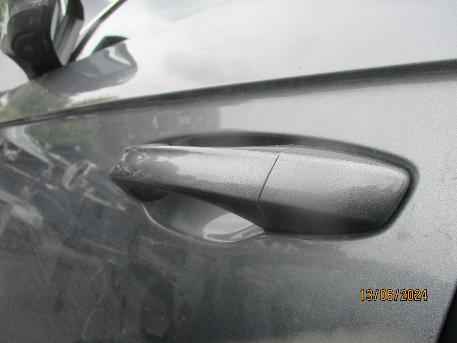 2020 VW VOLKSWAGEN T ROC NS PASSENGER FRONT EXTERIOR DOOR HANDLE GREY MET LR7H