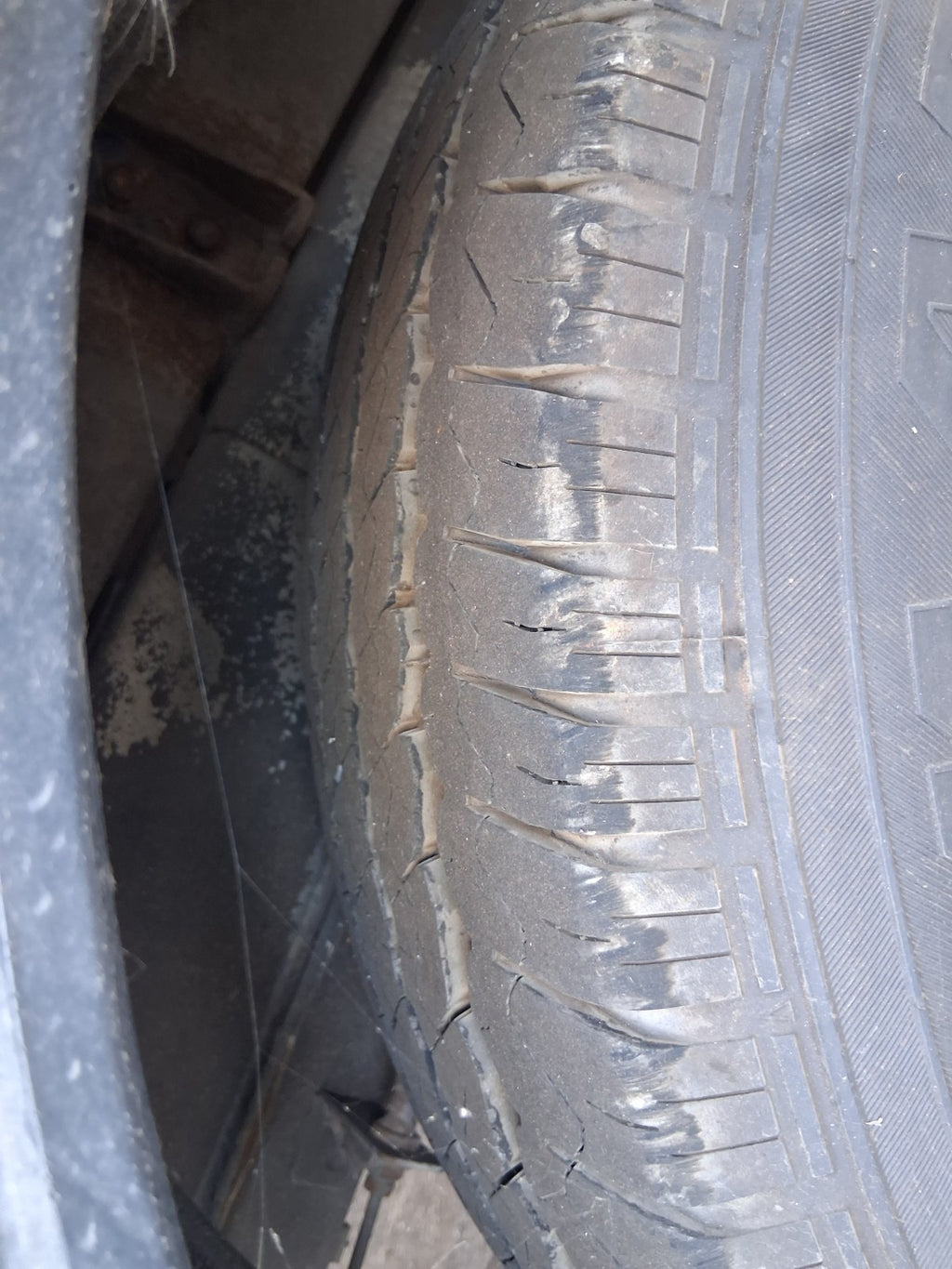 2020 SAIC LDV V80 16 INCH ALLOY WHEEL WITH TYRE 215/75R16