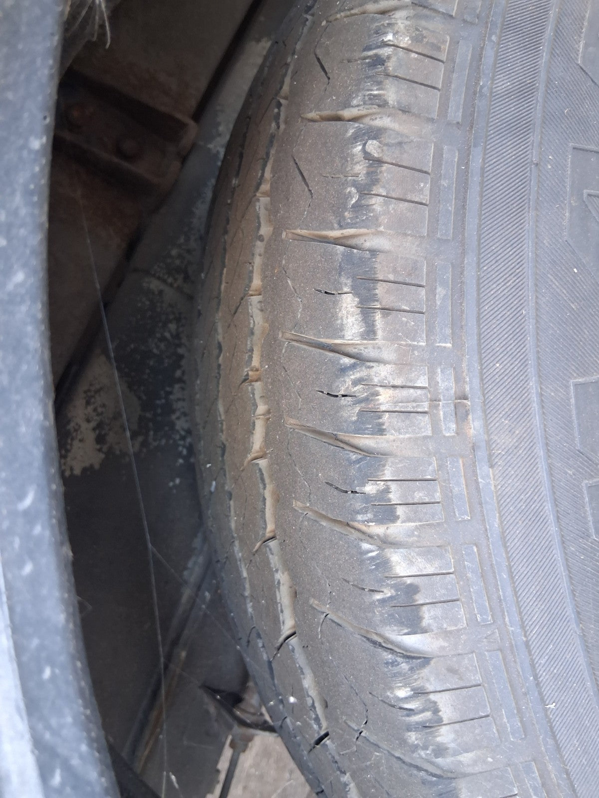 2020 SAIC LDV V80 16 INCH ALLOY WHEEL WITH TYRE 215/75R16
