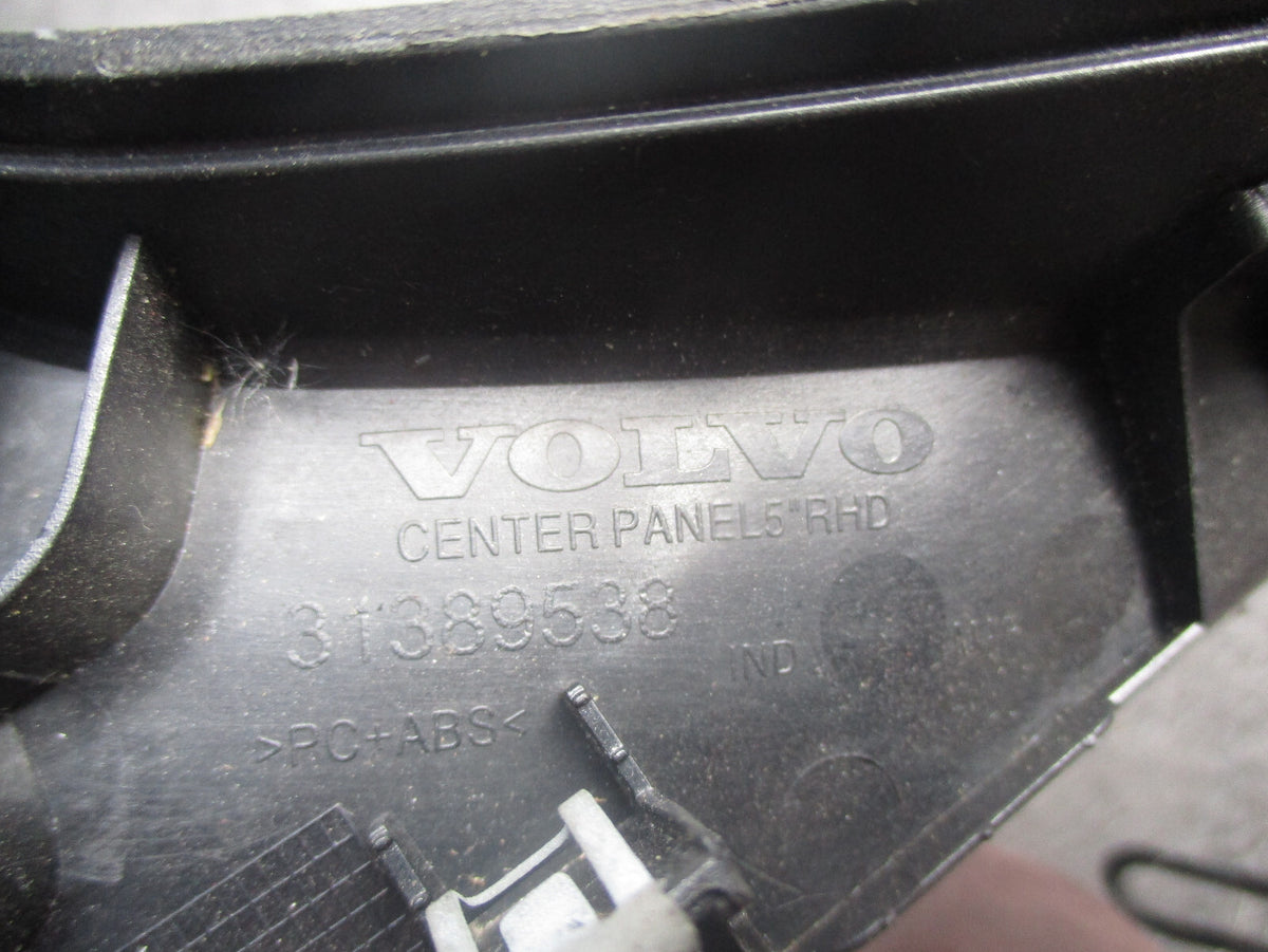 VOLVO V40 2013 DASHBOARD TRIM WITH START BUTTON & MODULE AH4N15607AE /  10090125